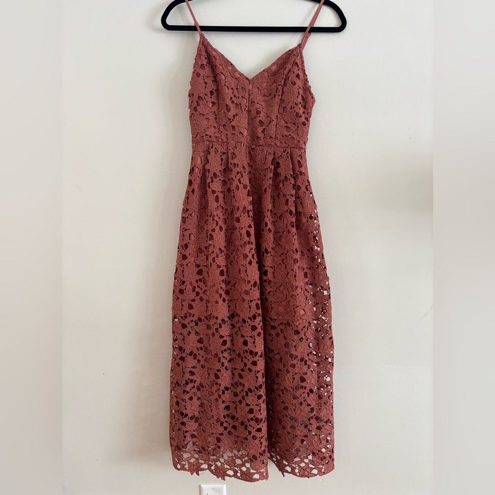 Astr The Label Midi Dress Mauve |Size Small| Lace Overlay | Wedding Guest Dress - Picture 4 of 8